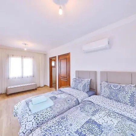 Appartement çukurbağ köyünde 4 tane villa Kaş