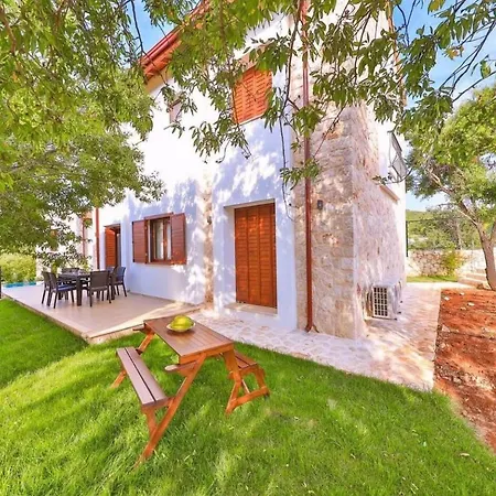 çukurbağ köyünde 4 tane villa Appartement
