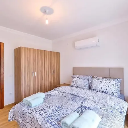 çukurbağ köyünde 4 tane villa Appartement *