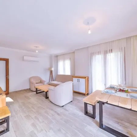 çukurbağ köyünde 4 tane villa Appartement