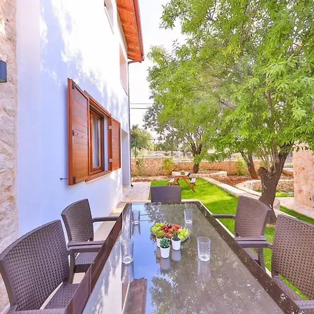 Appartement çukurbağ köyünde 4 tane villa Kaş