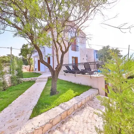 çukurbağ köyünde 4 tane villa Appartement *