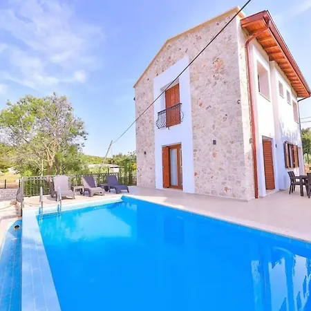 Appartement çukurbağ köyünde 4 tane villa *