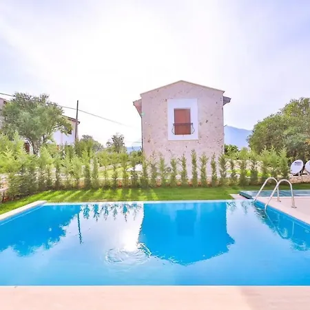 çukurbağ köyünde 4 tane villa Appartement