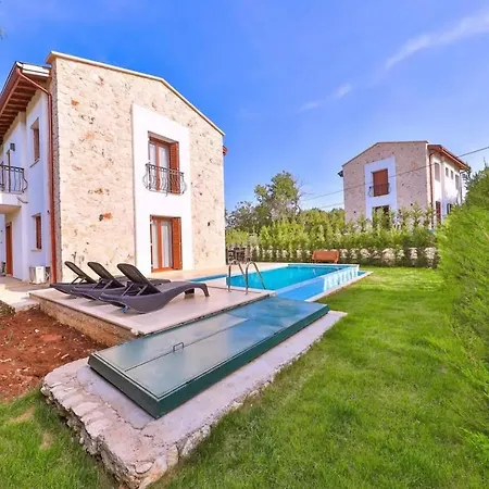 çukurbağ köyünde 4 tane villa *