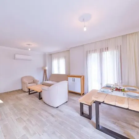 çukurbağ köyünde 4 tane villa *