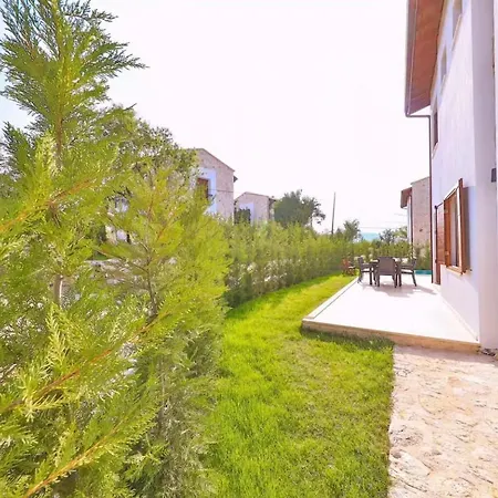çukurbağ köyünde 4 tane villa * Kaş